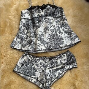 EUC Victoria’s Secret Toile Vintage Set - Large